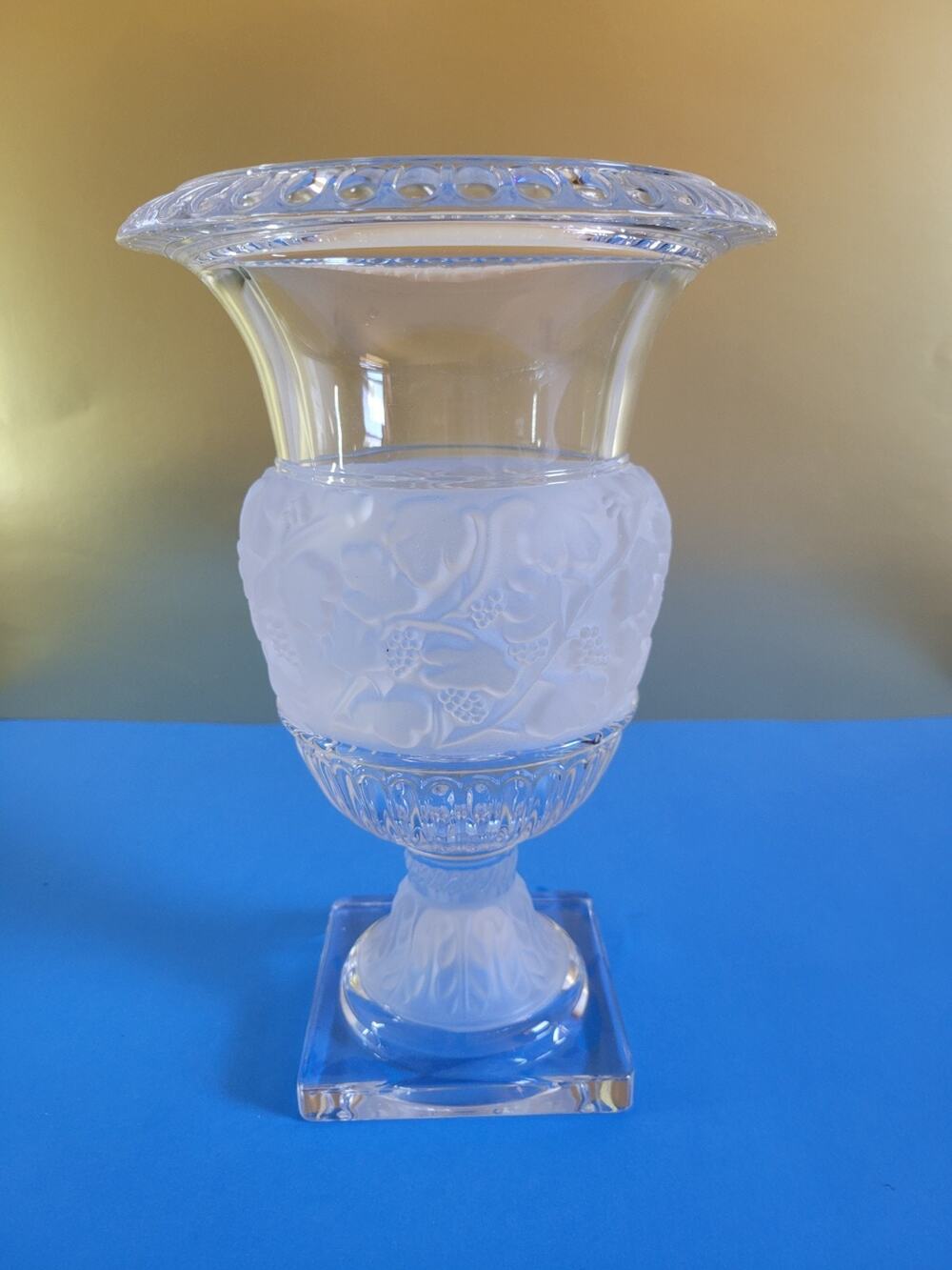VTG 24% Lead Crystal Shannon Designs Czech Republic. REPLICA Of Lalique. 12"